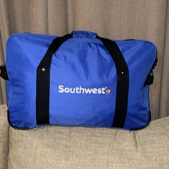 SOUTHWEST AIRLINES Royal Blue Carry On Duffel Shoulder Lrg Travel Bag NWOT - Picture 3 of 6